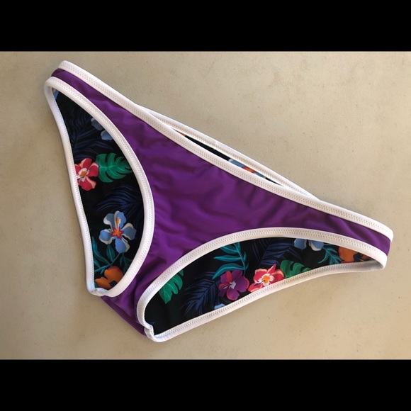 SWIM SALE! NEW Med Tropical Purple Reversible Bikini Bottom - Picture 3 of 6